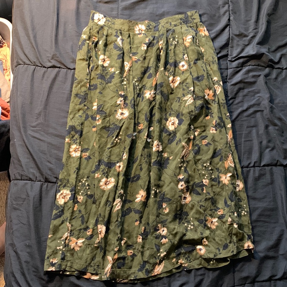 Vintage midi green floral skirt w/ pockets